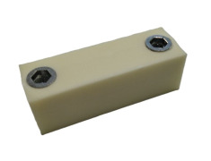 Ползун 80*25*27 с двумя стальными резьбами М8 (капролон) (L-328)